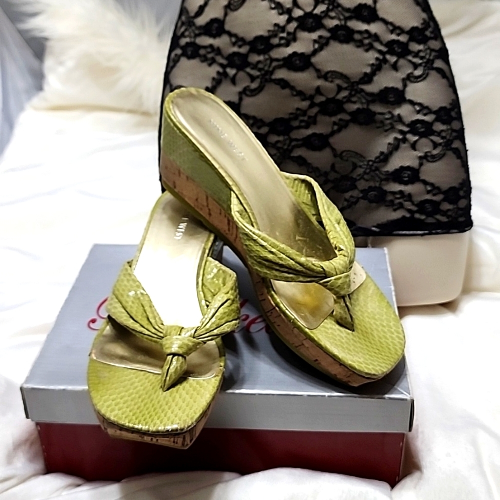 Lime NineWest textured platform sandals 8